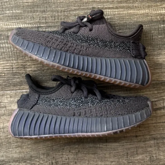 Yeezy 350 adidas dark gray 10c sneakers shoes