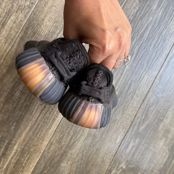 Yeezy 350 adidas dark gray 10c sneakers shoes