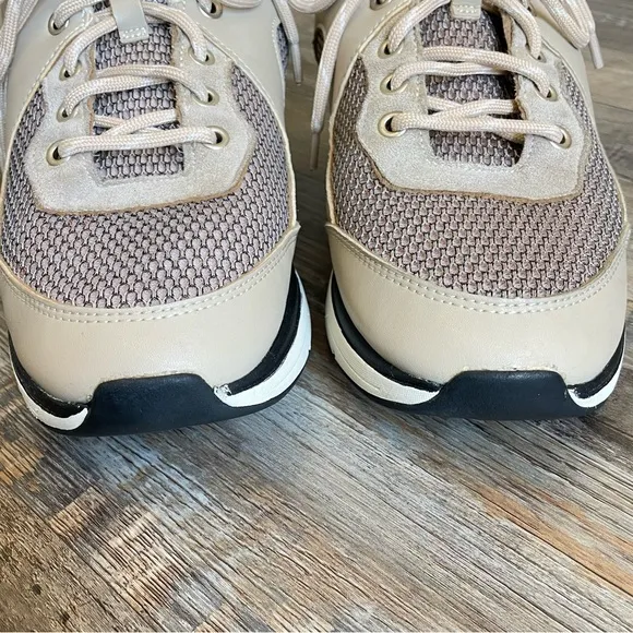 Zeba Hands-free Sneakers in Beige, Size 9.5