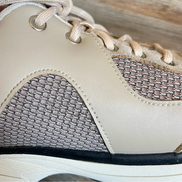 Zeba Hands-free Sneakers in Beige, Size 9.5