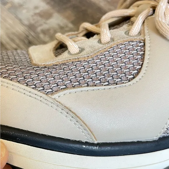 Zeba Hands-free Sneakers in Beige, Size 9.5