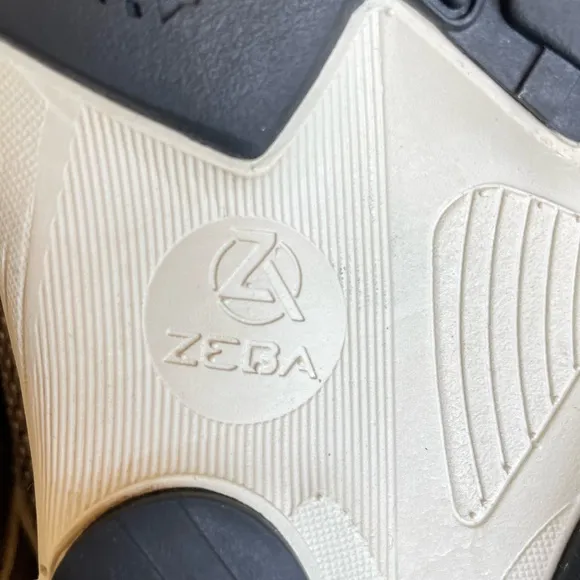 Zeba Hands-free Sneakers in Beige, Size 9.5