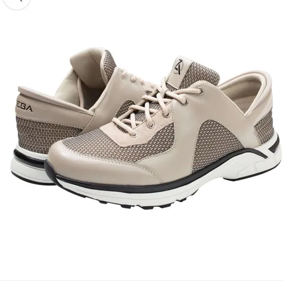 Zeba Hands-free Sneakers in Beige, Size 9.5